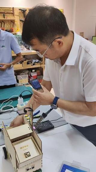 宁波教师自掏腰包13万 为孩子们办起“21世纪车间”