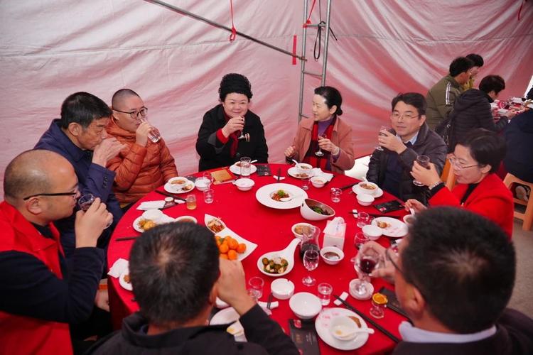 「新春走基层」黎平县罗溪村:鼓楼庆典迎新春 姑妈归宁共团圆