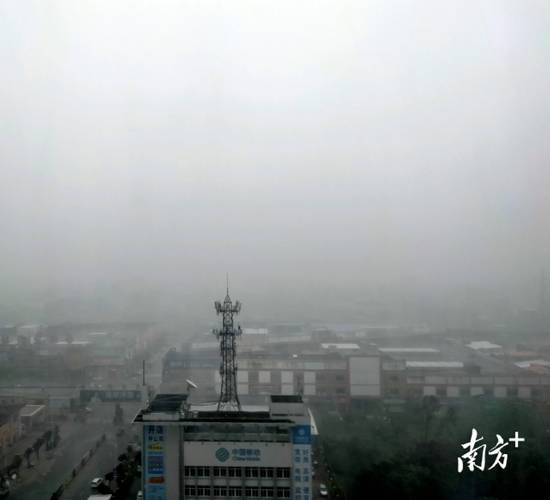“木兰”携风带雨影响广东 今明天粤西珠三角等地局部仍有暴雨