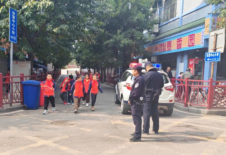 湖北宜城:145个“护学岗”全力守护师生平安开学