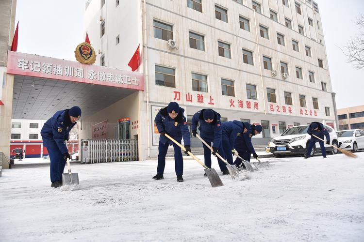 木垒县:清雪进行时 供热不停歇