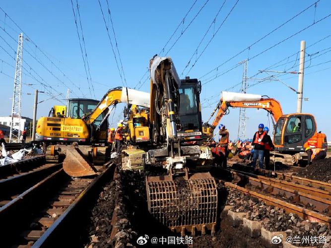 “中国重载第一路”大秦铁路秋季集中修施工全面展开