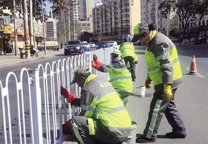 春节不打烊 一线坚守护清洁