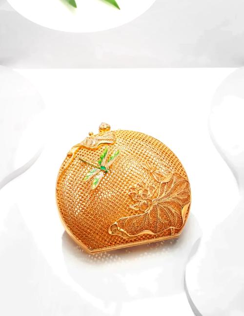 河北张家口:指尖生花 花丝镶嵌展“非遗”之美