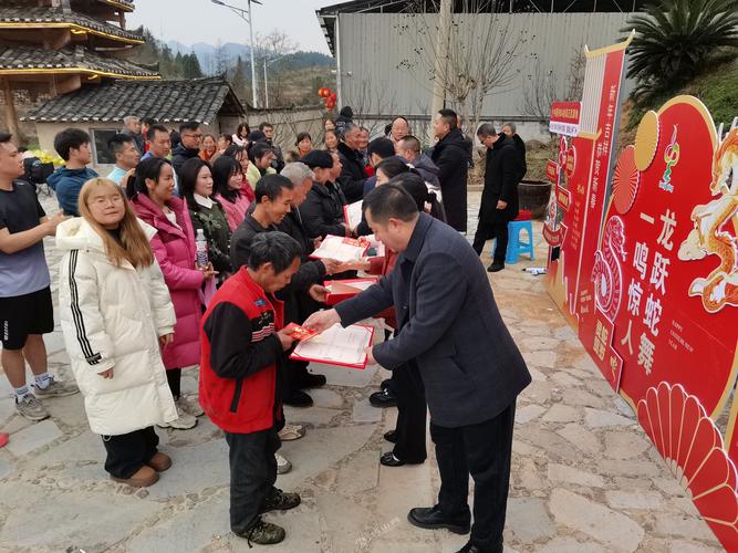 和布克赛尔县：深入牧区开展“龙年大吉 福满人间”群众村晚活动