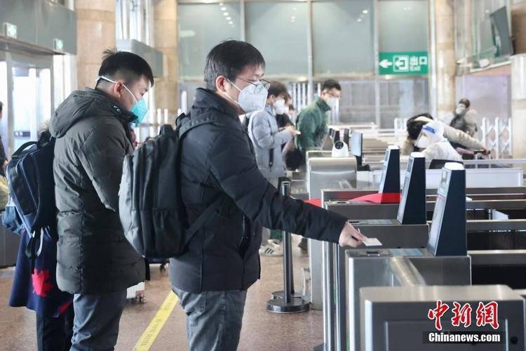 各地纷纷取消“落地检” 热门目的地高铁票需“候补”